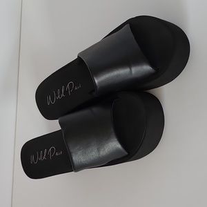 Wild Pair Naylaa Platform Sandals